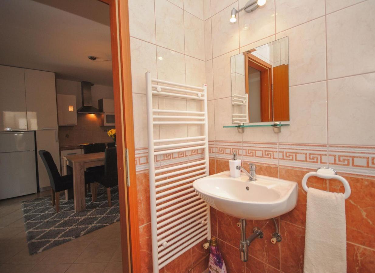 Apartment Tina โปดสตรานา ภายนอก รูปภาพ