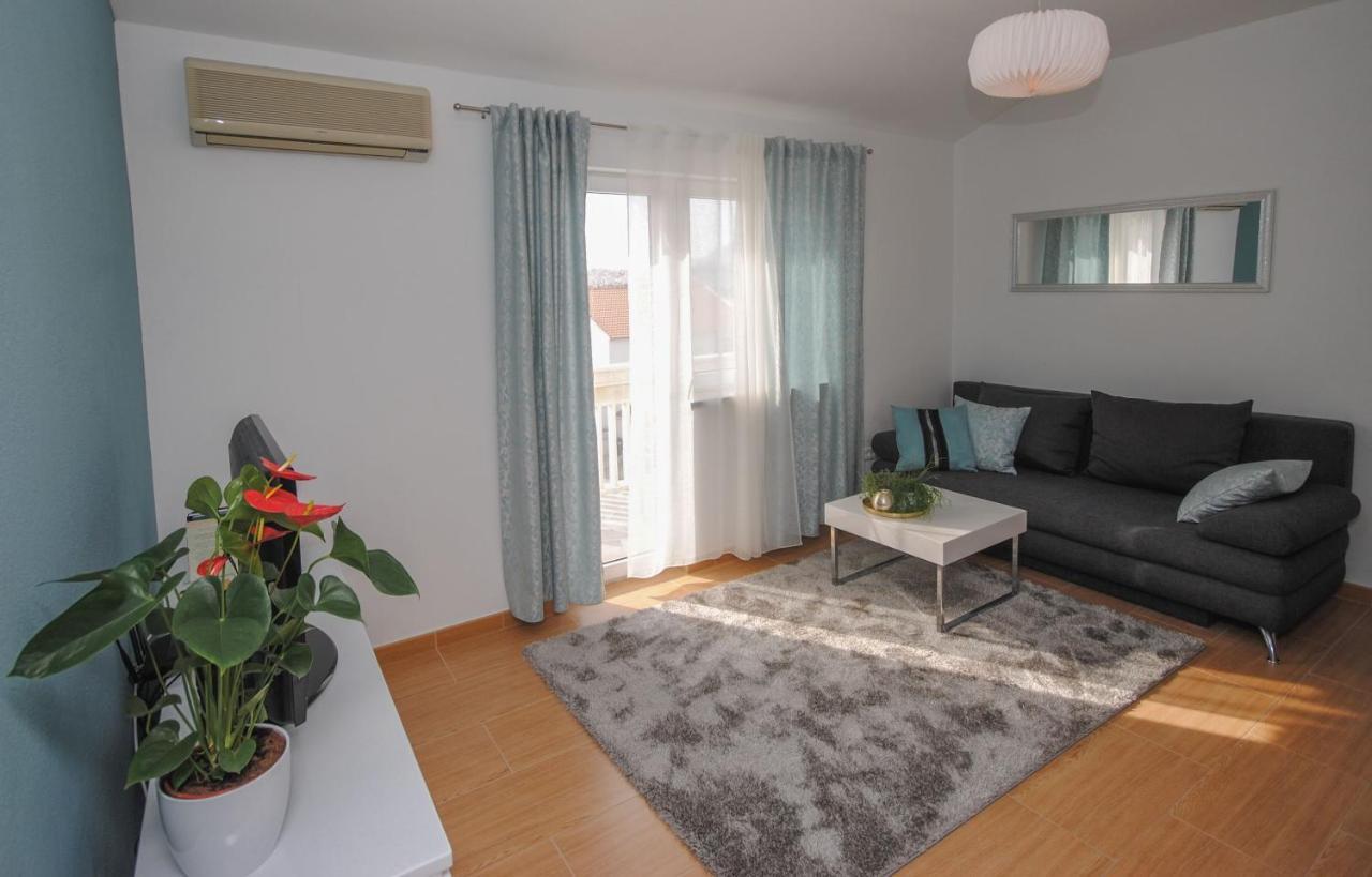 Apartment Tina โปดสตรานา ภายนอก รูปภาพ